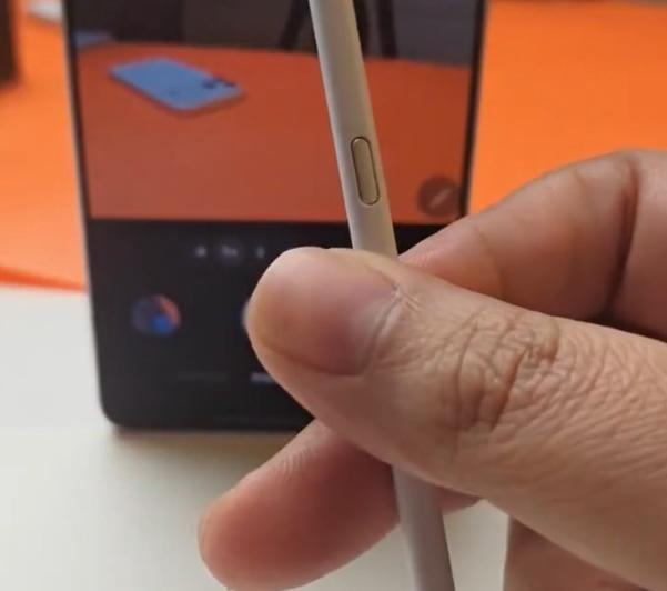 Samsung Galaxy S26 Ultra - Fotografii hands-on (Leak): S-pen.jpg