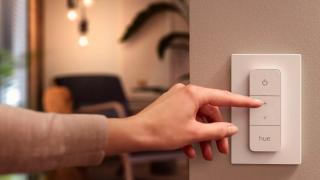 Philips Hue vine cu noi produse pentru locuința inteligentă: întrerupătoare cu fir, lămpi Play și becuri tip lumânare de nouă generație