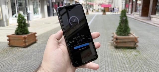 Motorola Edge 70 Pro: Conectivitate completă, cu Wi-Fi 7 foarte rapid și 5G fără emoții