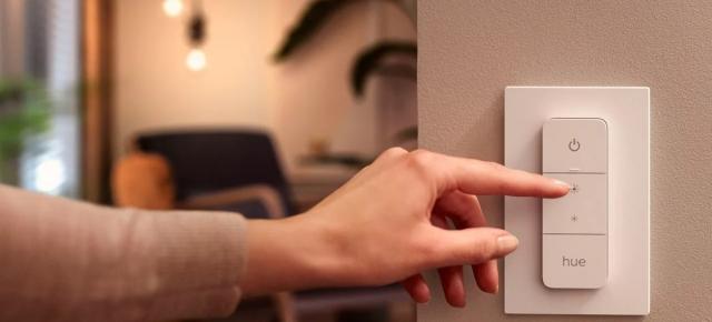 Philips Hue vine cu noi produse pentru locuința inteligentă: întrerupătoare cu fir, lămpi Play și becuri tip lumânare de nouă generație