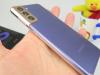 Samsung Galaxy S21 5G: Design cochet, mai ales pe Violet