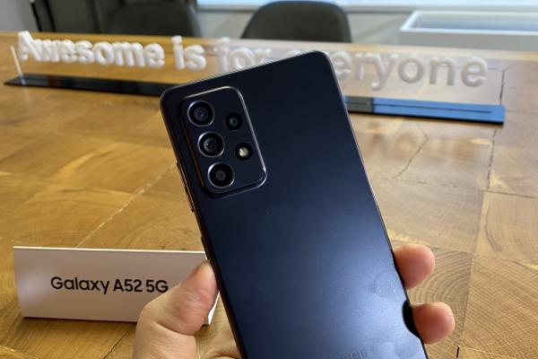 Samsung Galaxy A52/A52 5G Hands on: un Galaxy A mai inspirat de Galaxy S ca niciodată