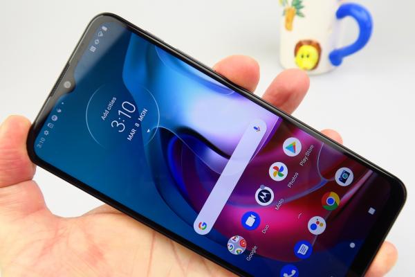 Motorola Moto G30: Display LCD bun la interior, cu refresh rate mare