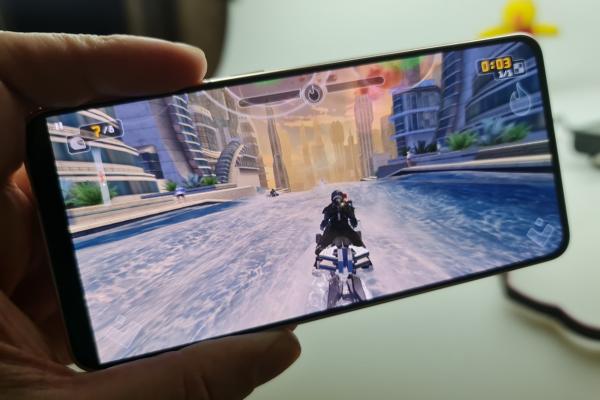 Samsung Galaxy S21: Benchmark-uri cu 25% peste Exynos 990