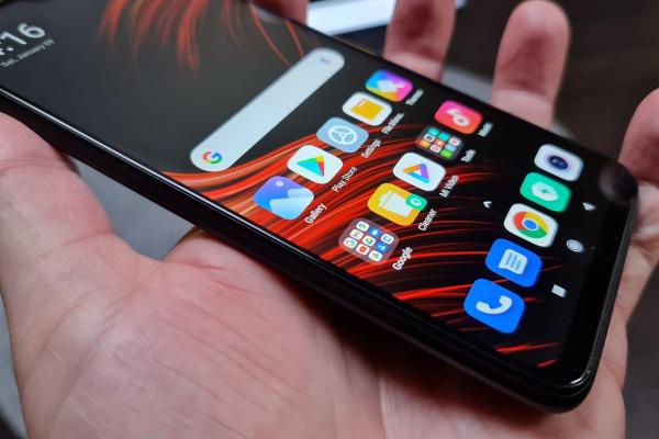 POCO M3: OS, UI, aplicaţii inspirate de iOS şi One UI