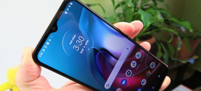 Motorola Moto G30: Conectivitate de telefon de buget clasic