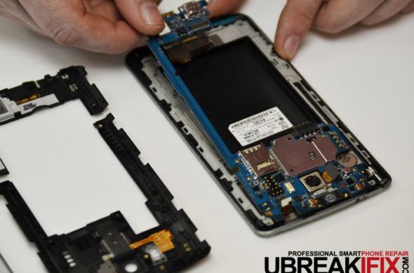 LG G3 disecat imediat după lansare, se dovedește a fi ușor de reparat: ubif_g3_4.jpg