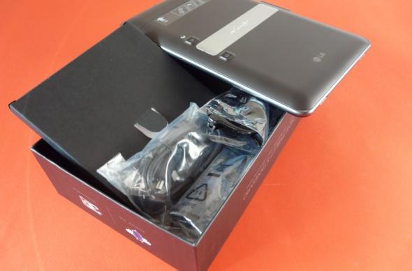 LG Optimus Pad scos din cutie la Mobilissimo.ro - vine cu ochelari 3D și o cameră duală 3D (Video): p1230280.jpg