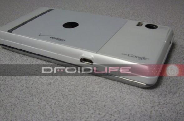 Imagini cu primul telefon cu procesor de 1.2 GHz: Motorola Droid 2 (World Edition): motorola_droid_2_world_edition_05.jpg