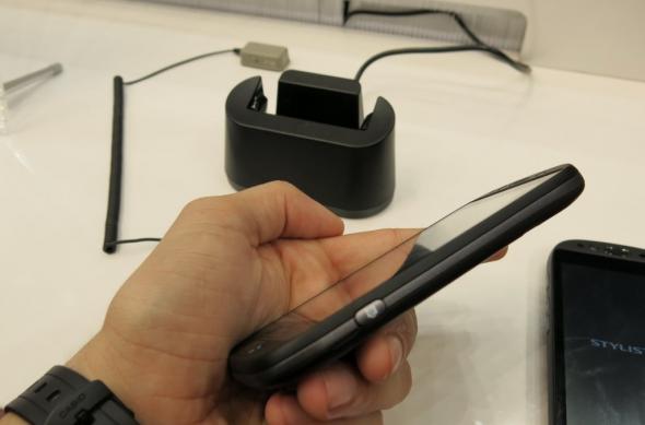 MWC 2013: Fujitsu Stylistic S01, un smartphone pentru cei În vârstă; Iată cum face baie telefonul! (Video): fujitsu_stylistic_s01_07jpg.jpg