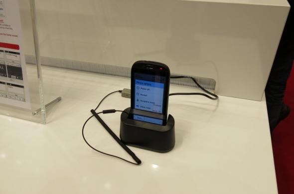 MWC 2013: Fujitsu Stylistic S01, un smartphone pentru cei În vârstă; Iată cum face baie telefonul! (Video): fujitsu_stylistic_s01_02jpg.jpg