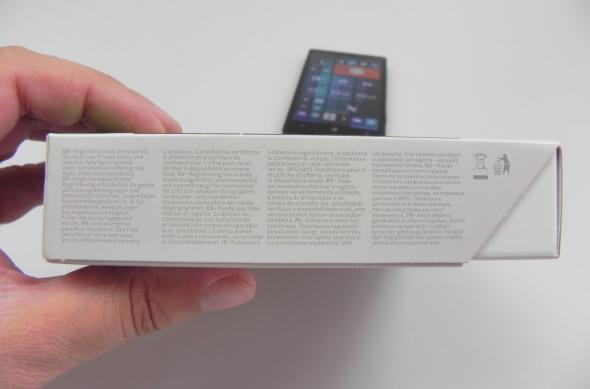 Nokia Lumia 930 unboxing: flagshipul Microsoft/Nokia a sosit, cu un ambalaj total nou (Video): nokia_lumia_930_unboxing_07jpg.jpg