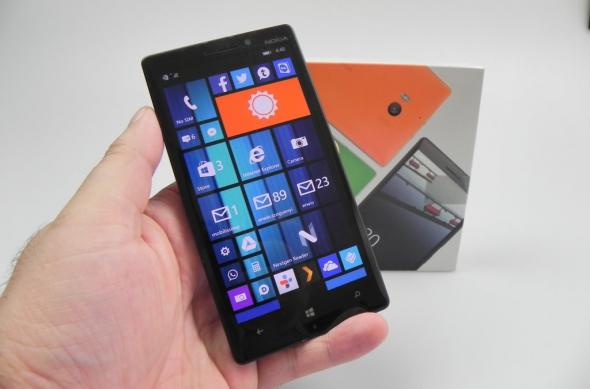 Nokia Lumia 930 unboxing: flagshipul Microsoft/Nokia a sosit, cu un ambalaj total nou (Video): nokia_lumia_930_unboxing_02jpg.jpg