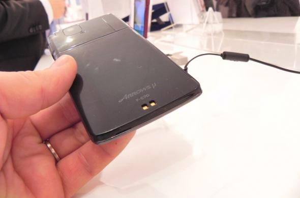 MWC 2012: Fujitsu Arrows Micro F-07D Hands On - filmează sub apă! (Video): dscn0905jpg.jpg