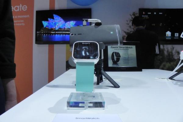 MWC 2012: Sony Smart Watch preview video - ceasul inteligent cu rol de telecomandă pentru telefoanele Xperia (Video)