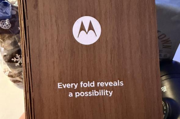Motorola Fold Teaser: 2.jpg