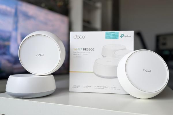 Prezentare TP-Link Deco BE25 BE3600 WiFi 7 Mesh: Sistemul mesh Gigabit pentru casa ta plină de rude de Crăciun (acoperire 150 device-uri, 610 m2) 