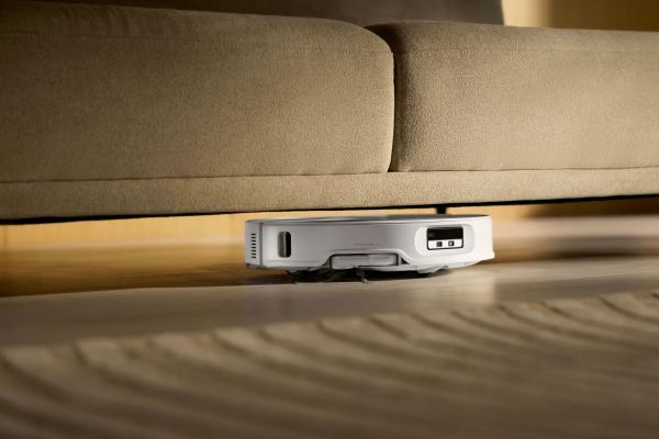 Noul Roborock Qrevo EdgeT ajunge în România; aspirator robot ultra-subțire cu stație automată și funcții dedicate posesorilor de animale