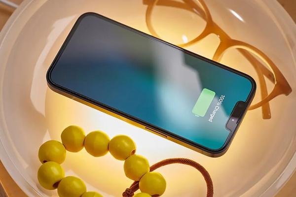 IKEA lansează trei încărcătoare wireless Qi2.0 noi; unul funcționează și ca suport de tip PopSocket