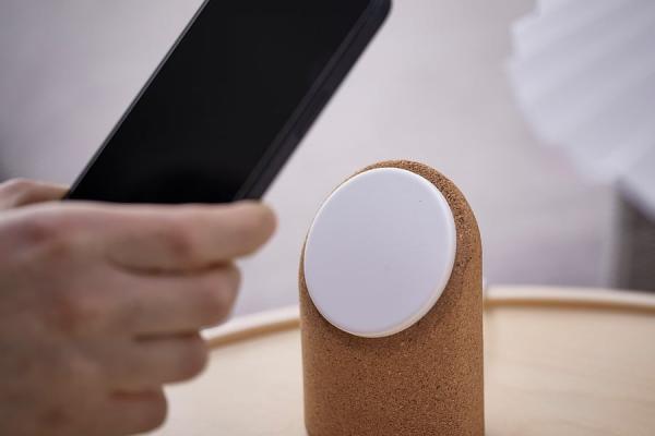 VÄSTMÄRKE wireless charging stand