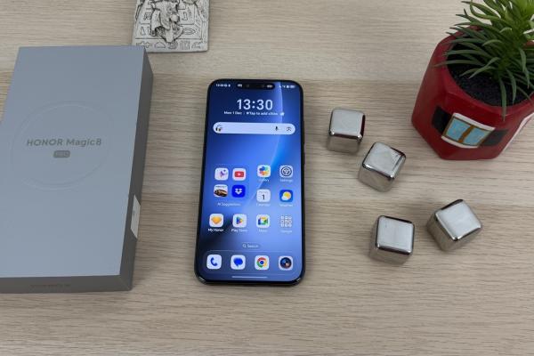 HONOR Magic8 Pro Unboxing şi primele impresii: cameră telephoto nocturnă, baterie mai mare, corp mai compact, extra AI