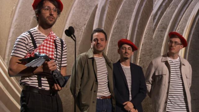 <b>Clair Obscur câştigă titlul de Jocul Anului 2025 şi ia un record de 9 trofee The Game Awards</b>Aseară, pe la ora 02:00 pasionaţii de gaming au urmărit The Game Awards, gala unde s-au decernat premiile pentru cele mai bune jocuri ale anului 2025. Aşa cum era de aşteptat, Clair Obscur a luat cam toate premiile importante, stabilind un record de 9