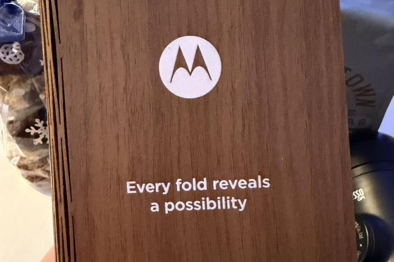 Motorola Fold Teaser: 2.jpg