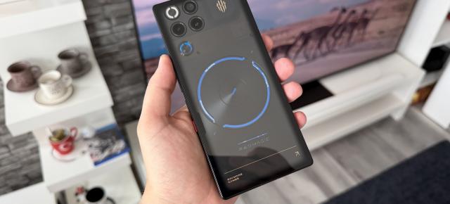 REDMAGIC 11S Pro: Design hipnotic, plat, transparent și cool