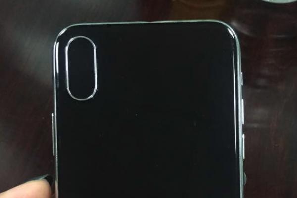 iPhone 8 fotografiat hands-on în exclusivitate; Iată cum va arăta terminalul lansat la toamnă!