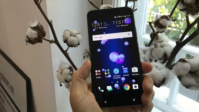<b>HTC U11 Preview: primele impresii despre flagship-ul HTC care îţi cere să îl atingi</b>Deși HTC U11 a fost lansat cu doar câteva momente în urmă, iată că noi avem deja primele impresii despre acest flagship taiwanez gata pregătit să cucerească piața cu funcțiile sale inedite de interacțiune. În cadrul unui eveniment am avut ocazia să punem