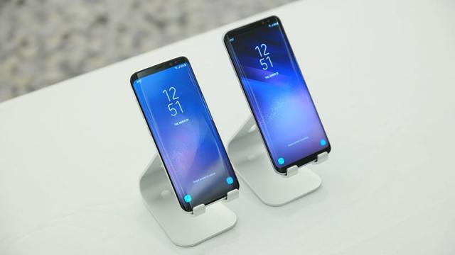 <b>Samsung ar fi livrat deja peste 5 milioane de unități Galaxy S8 în mai puțin de o lună de la debutul comercial</b>Livrările de terminale Samsung Galaxy S8 și Galaxy S8+ au început în unele regiuni încă din 21 aprilie și aflăm astăzi faptul că la nici o lună de la startul vânzărilor s-au înregistrat deja peste 5 milioane de terminale vândute la nivel global. Succesul 