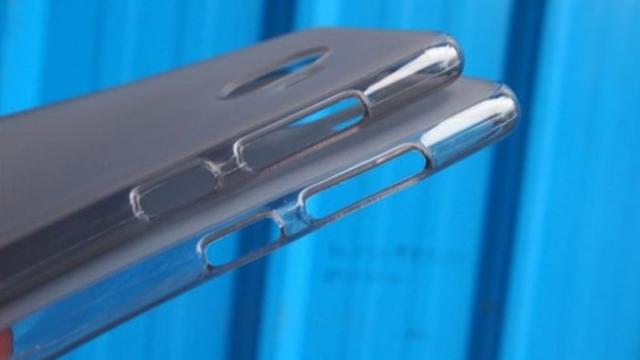 <b>Samsung Galaxy C10 ar urma să aibă o cameră duală în spate şi buton Bixby; Apar huse ale acestui terminal</b>Știam deja faptul că Samsung Galaxy C10 ar urma să fie primul smartphone din portofoliul sud-coreenilor echipat cu cameră duală, dotare ce ne este reconfirmată astăzi de către o serie de huse reale ale produsului. Aceste accesorii confirmă și faptul că