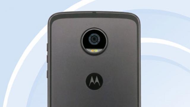 <b>Motorola Moto Z2 Play este dezvăluit în întregime; telefonul primește certificarea TENAA și vedem fotografii reale ale sale</b>Având atâtea leak-uri în spate era de așteptat ca la un moment dat sau altul să sosească și certificarea acestui viitor smartphone numit Motorola Moto Z2 Play. Handset-ul se afișează astfel într-o serie de fotografii reale și avem șansa să cunoaștem toate