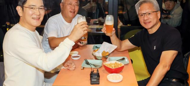 Afaceri de miliarde discutate la o bere de către Huang, Lee și Chung; Nvidia, Samsung și Hyundai pregătesc colaborări AI majore