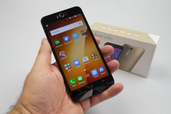 ASUS ZenFone Selfie Unboxing (ZD551KL): telefonul "ciclop" aterizează pe masa de teste Mobilissimo.ro (Video)