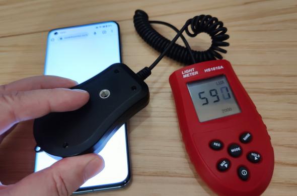 Luminozitate display OnePlus 11 și ecranul văzut la microscop: OnePlus-11_004_2.jpg