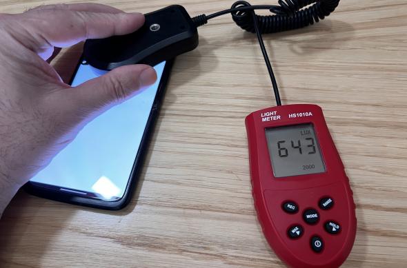 Luminozitate display Motorola RAZR 2022 și ecranul văzut la microscop: Motorola-RAZR-2022_023.jpg
