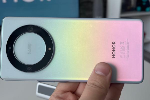 HONOR Magic5 Lite: O evoluție surprinzătoare la capitolul design, acum cu ecran curbat OLED