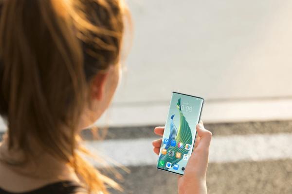 HONOR Magic5 Lite are cea mai performantă baterie din lume conform DxOMArk