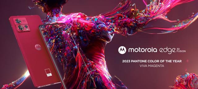 Motorola sărbătoreşte Valentine's Day împreună cu Pantone, recomandă două telefoane cadou pentru cel/cea dragă