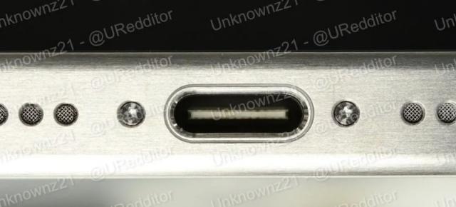 iPhone 15 Pro apare într-o primă fotografie realistă, cu port USB-C la bază și muchii ușor rotunjite