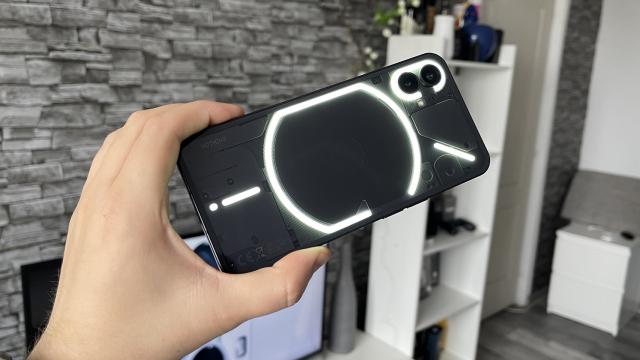 <b>Nothing Phone (2) ar putea sosi cu un procesor de top sub capotă; Avem primele informații cu privire la specificații</b>Carl Pei a confirmat deja că un nou smartphone se află în pregătire. E cunoscut sub numele „Nothing Phone (2)” momentan, fiind, în teorie, succesorul lui Phone (1). Deși primul telefonul din portofoliul companiei este un high midrange veritabil însă