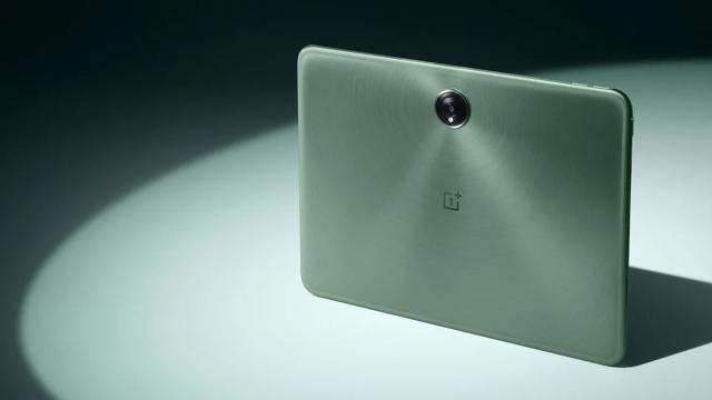 <b>OnePlus intră pe piaţa tabletelor, cu modelul OnePlus Pad: CPU Dimensity 9000, ecran de 144 Hz</b>OnePlus a intrat e 7 februarie pe piaţa tabletelor, odată cu anunţarea lui OnePlus Pad. A debutat odată cu OnePlus 11 şi avem de-a face cu o tabletă ce pare gândită pentru gaming, în ideea unui ecran de 144 Hz la bord.