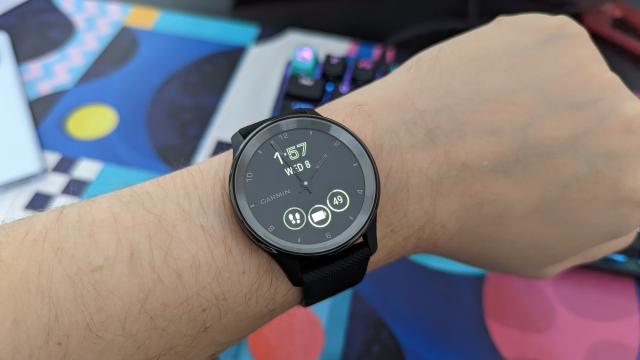 <b>Garmin Vivomove Trend Review: Ceasul hibrid evoluat, super comod, acum și cu încărcare wireless (Video Review)</b>Încă de dinaintea anunțului oficial de pe data de 1 februarie, Garmin vivomove Trend a sosit la mine, un nou ceas hibrid care combină acele unui ceas analog cu funcțiile smart ale unui model inteligent. Are și alte upgrade-uri la pachet, inclusiv