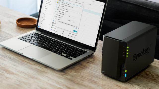 <b>Synology anunță un NAS accesibil cu 2 bay-uri, pentru acasă - modelul DiskStation DS223</b>Dacă ai nevoie de spațiu de stocare acasă sau ai o mică întreprindere, e posibil să ai nevoie de un NAS. Cei de la Synology tocmai au anunțat un model accesibil dedicat utilizării acasă sau în birourile mici. E vorba despre modelul DiskStation DS223