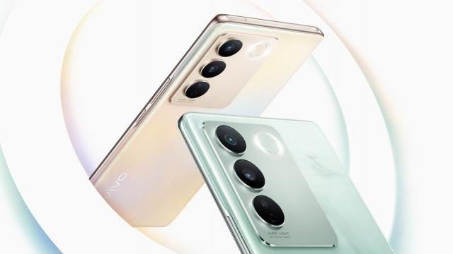 <b>Seria de selfie-phone-uri vivo V27 primește certificări importante! Două modele apar în Google Play Console</b>Aflam recent că vivo plănuiește lansarea de noi telefoane axate pe selfie. E vorba despre un lineup succesor pentru vivo V23, ajuns chiar și în România. O veste excelentă e că în sfârșit aceste modele scapă de notch-urile de dimensiuni generoase