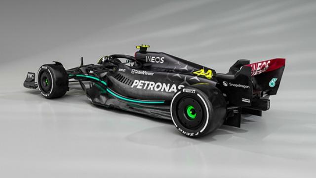 <b>Qualcomm trădează Ferrari şi încheie un parteneriat cu scuderia Mercedes-AMG Petronas din F1</b>Anul trecut era mare tam-tam la MWC 2022 cu un stand Qualcomm cu un monopost Ferrari în prim plan. De abia fusese anunţat un parteneriat între cele două companii, iar acum aflăm că Qualcomm a trecut în tabăra adversă

