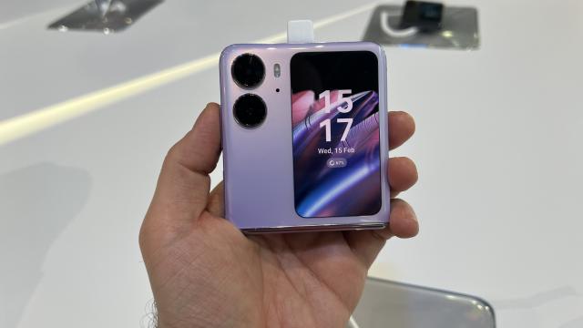<b>Impresii despre OPPO Find N2 Flip: cel mai mare ecran Cover de pliabil cu clapetă și cea mai bine ascunsă cută</b>OPPO m-a chemat la Londra pe 15 februarie pentru a asista la debutul lui OPPO Find N2 Flip, cel mai nou telefon pliabil de pe piaţă şi a pune mâna pe el în premieră. Piaţa începe să se aglomereze în acest segment şi publicul începe să aibă 