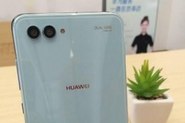 Huawei Nova 2S se lansează pe 7 decembrie, conform unei invitaţii oficiale; Apar şi fotografii cu machetele sale!