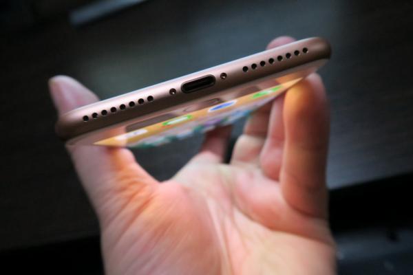 Apple iPhone 8 Plus: Multimedia stereo cu volum foarte ridicat